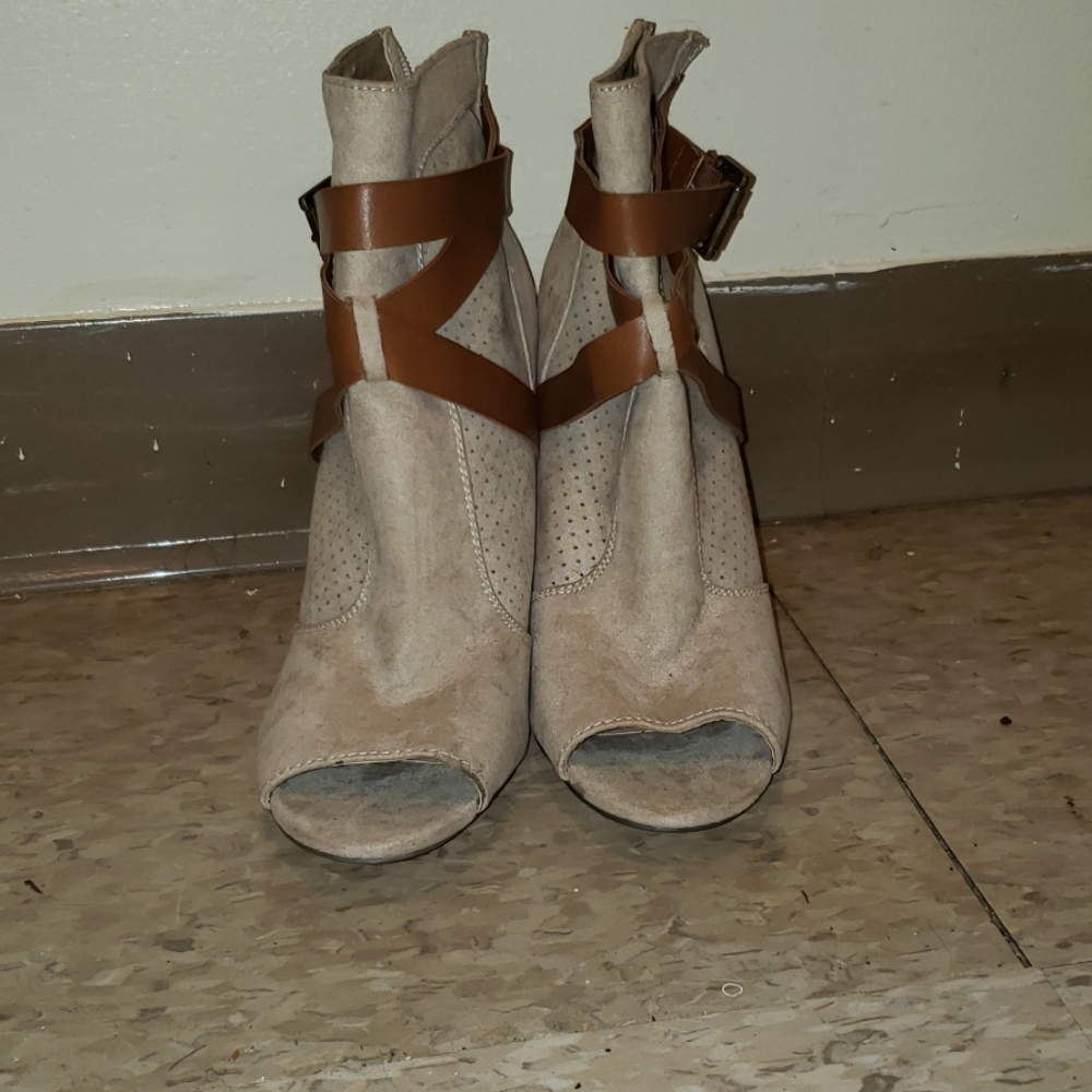 Heeled boots
